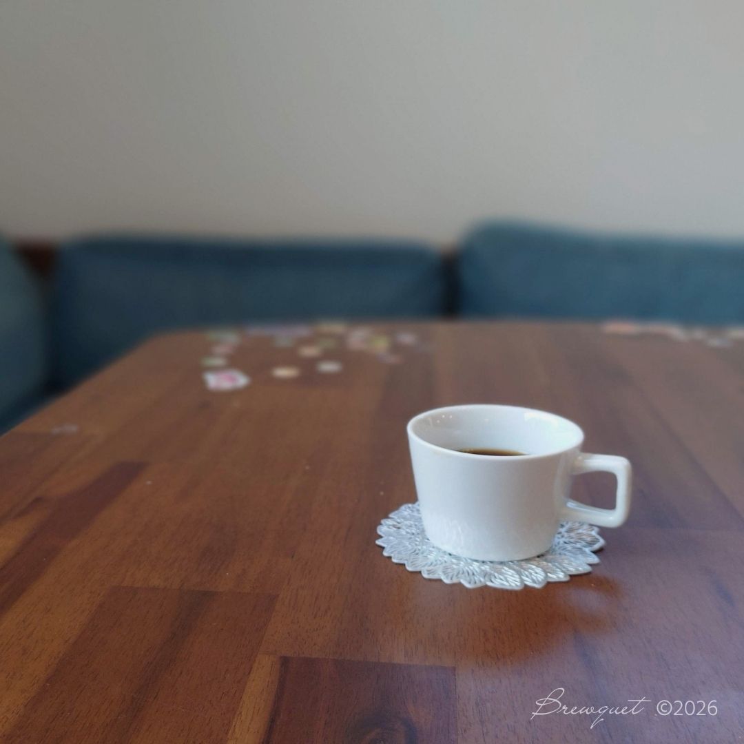ブログ「Brewquet」のシリーズ「01 コーヒーと在宅ワークのあいだ」「#05 午後に集中力が切れた日の一杯」のアイキャッチ。