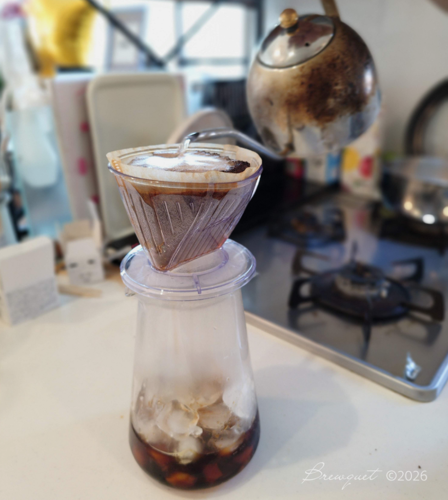 ブログ「Brewquet」のシリーズ「01 コーヒーと在宅ワークのあいだ」「#06 夏の朝は、アイスコーヒーからはじめる」のブログ内画像。