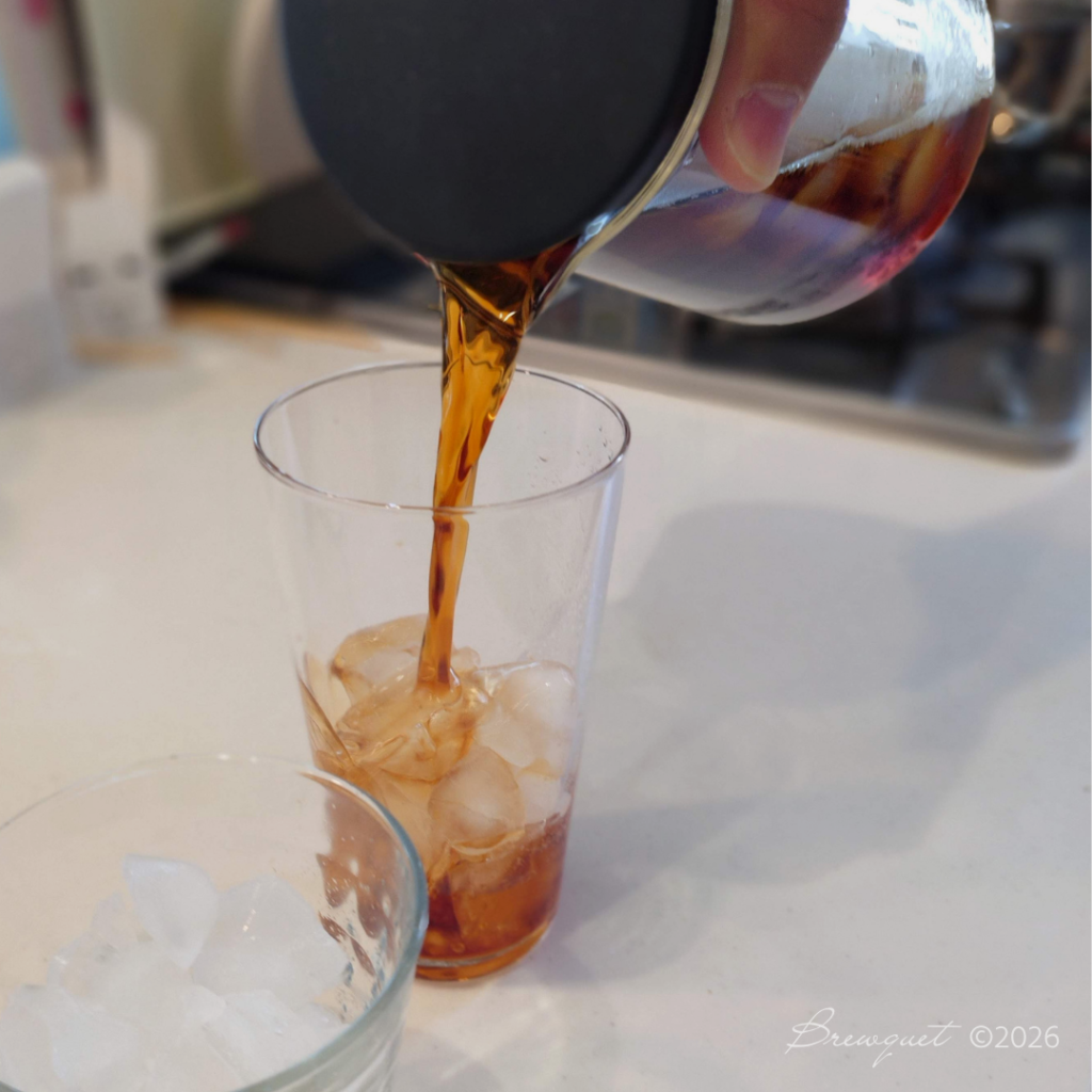 ブログ「Brewquet」のシリーズ「01 コーヒーと在宅ワークのあいだ」「#06 夏の朝は、アイスコーヒーからはじめる」のブログ内画像。